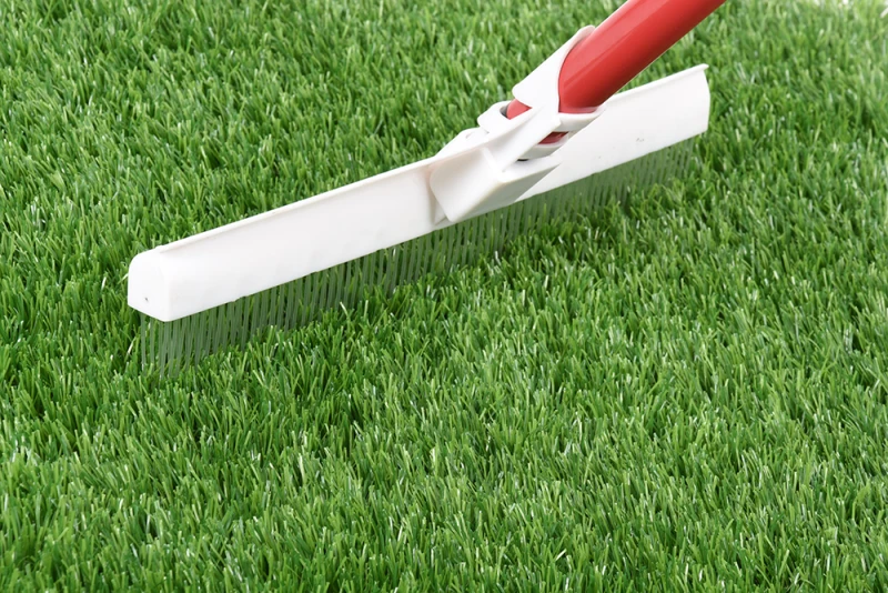 Cepillo-para-peinar-césped-artificial-Mango-largo-resistente