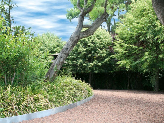 Bordura-aluminio-Alubord®-Perfil-flexible-jardín