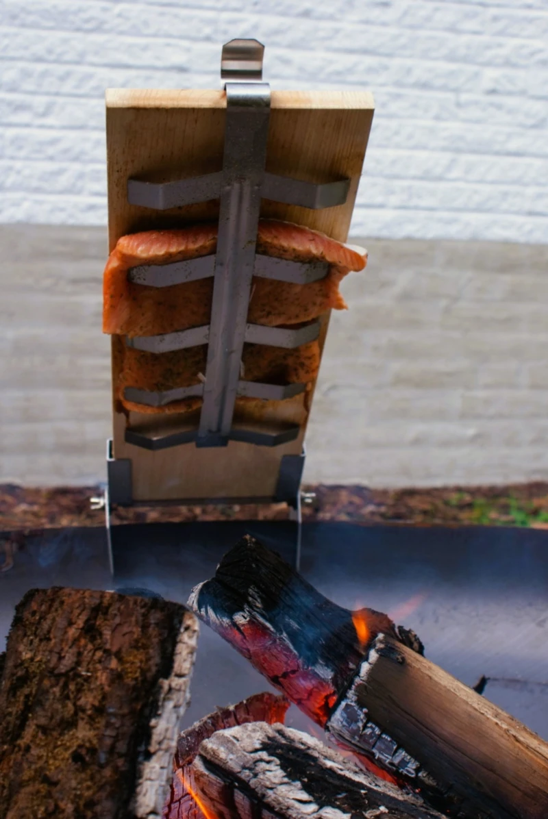 Tabla-para-ahumar-pescado-brasero-Cocina-leña