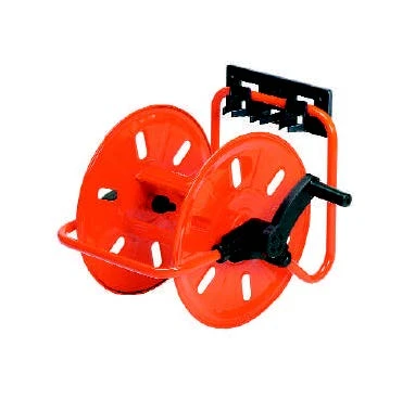 Portamanguera-pared–-ideal-para-pequeños-jardines